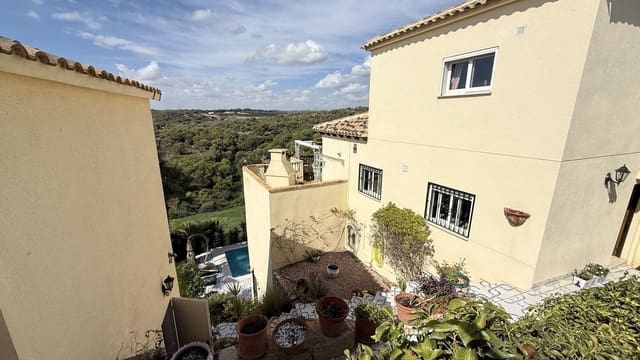 5 Zimmer Villa zu verkaufen in Villamartin, Orihuela mit Garage - 635.000 € (Ref: 10068091)