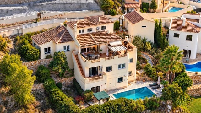 5 Zimmer Villa zu verkaufen in Villamartin, Orihuela mit Garage - 635.000 € (Ref: 10068091)