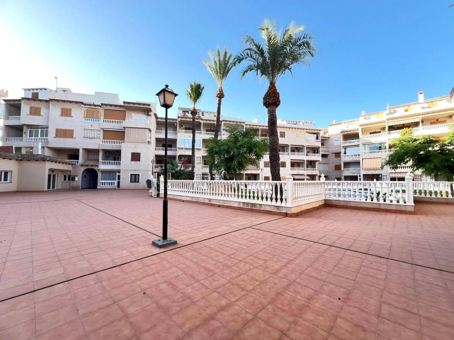 1 sovrum Lägenhet till salu i Torrevieja med pool - 130 000 € (Ref: 10068096)