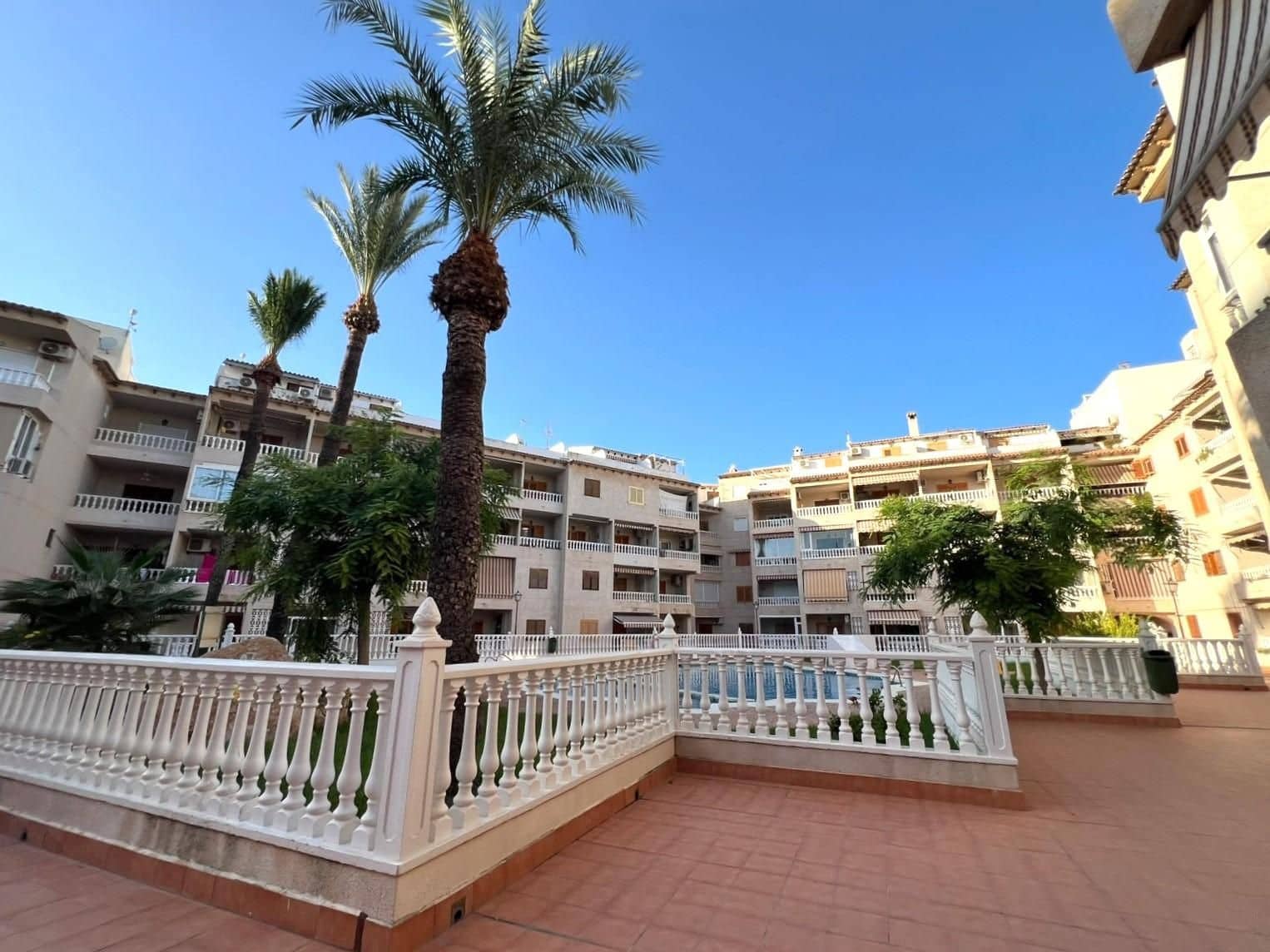 1 sovrum Lägenhet till salu i Torrevieja med pool - 130 000 € (Ref: 10068096)
