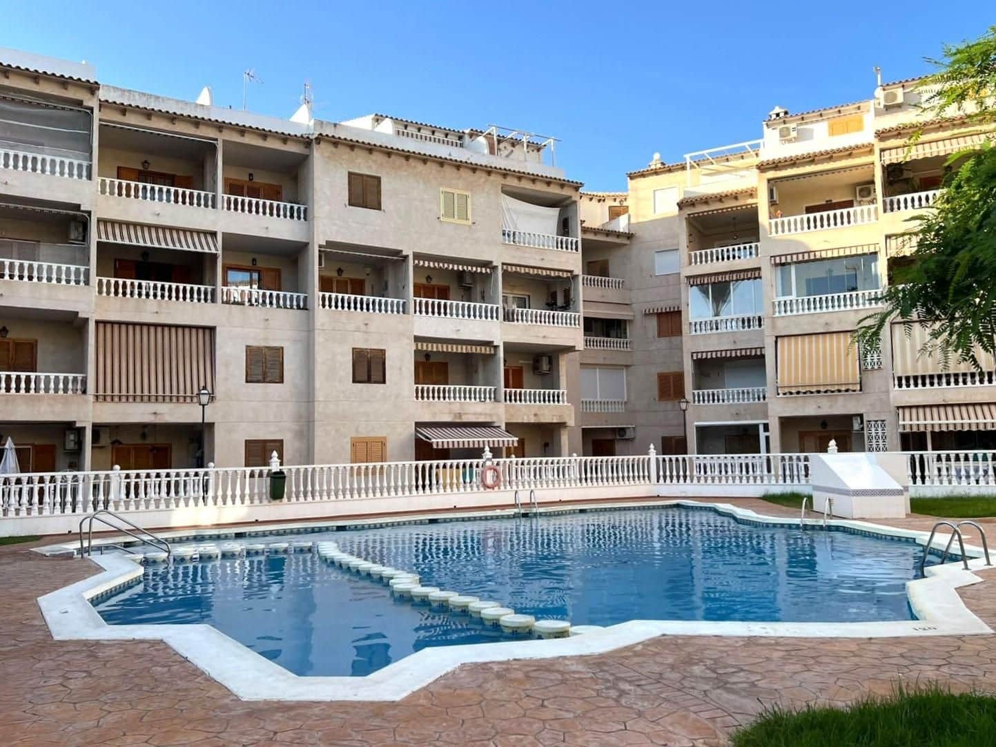 1 sovrum Lägenhet till salu i Torrevieja med pool - 130 000 € (Ref: 10068096)