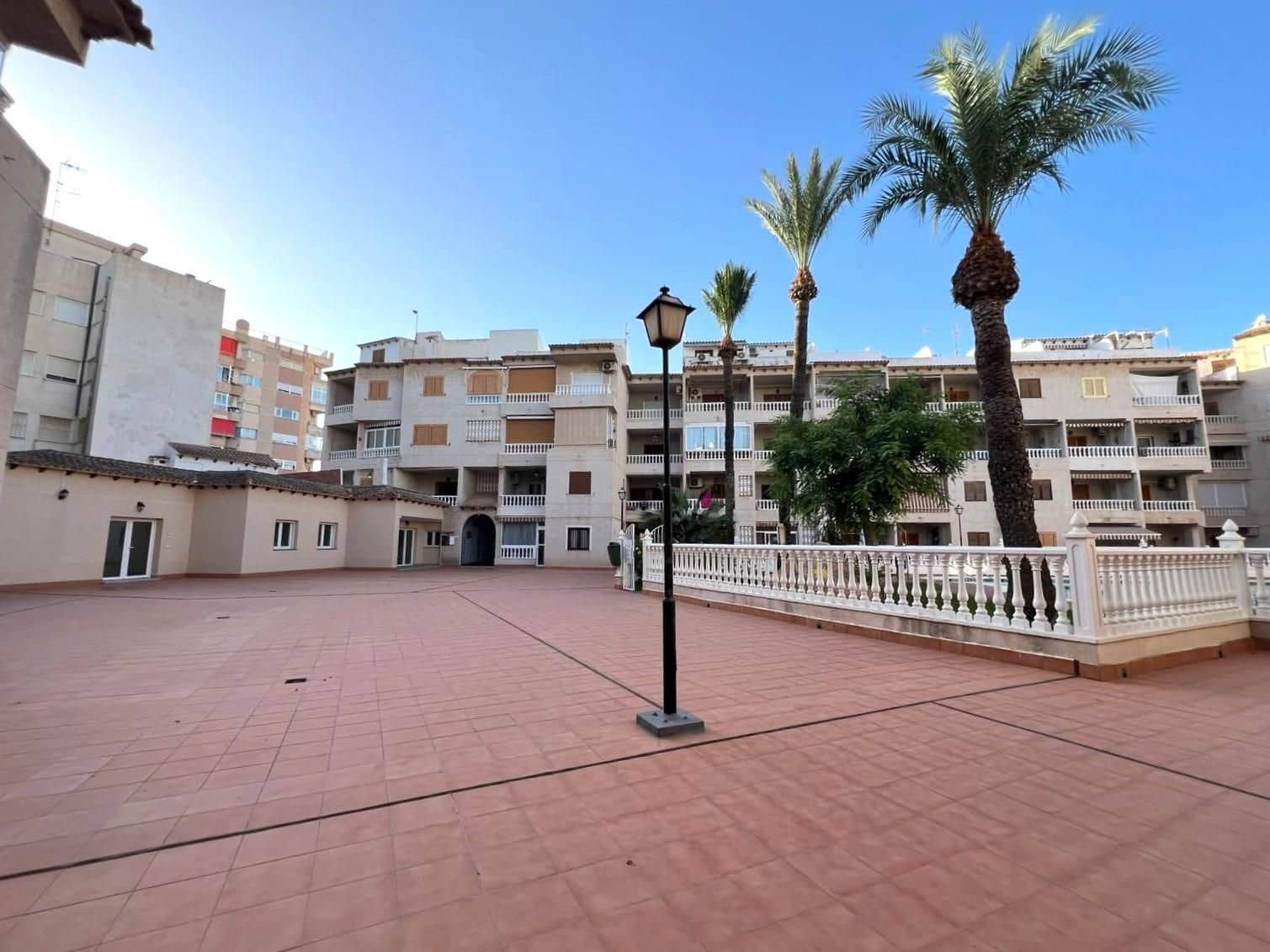1 sovrum Lägenhet till salu i Torrevieja med pool - 130 000 € (Ref: 10068096)