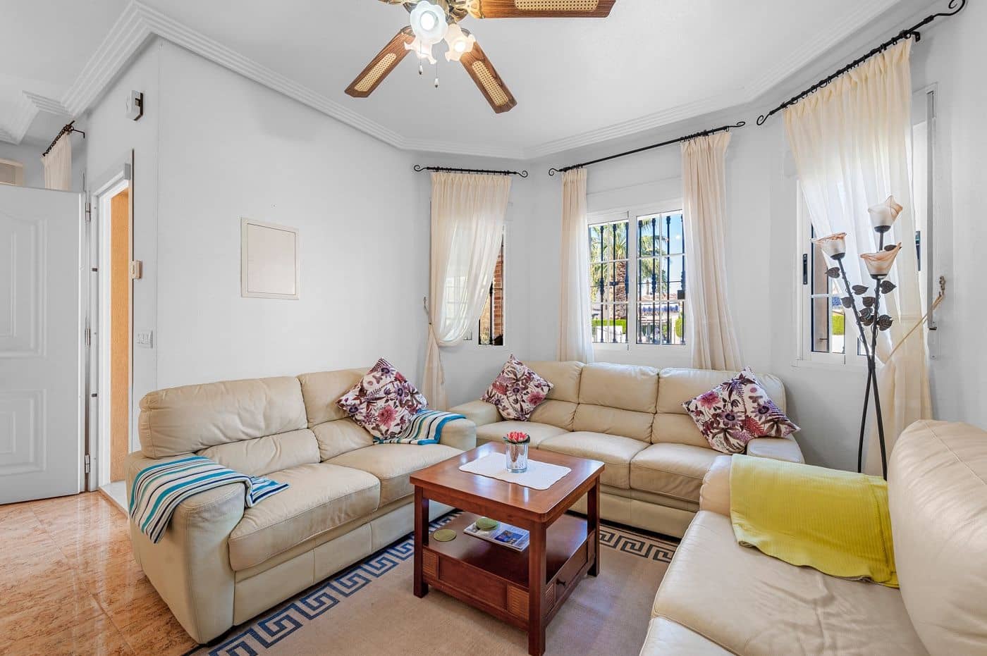 3 Zimmer Villa zu verkaufen in El Raso mit Pool - 290.000 € (Ref: 10070962)