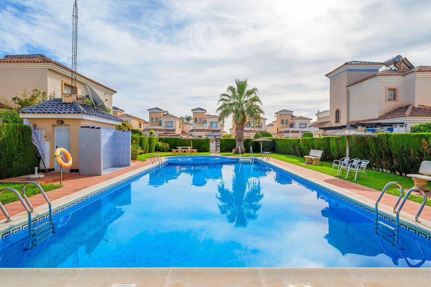3 Zimmer Villa zu verkaufen in El Raso mit Pool - 290.000 € (Ref: 10070962)