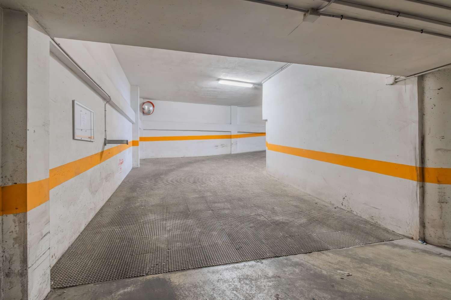 Autotalli myytävänä paikassa Torrevieja - 16 000 € (Ref: 10081453)