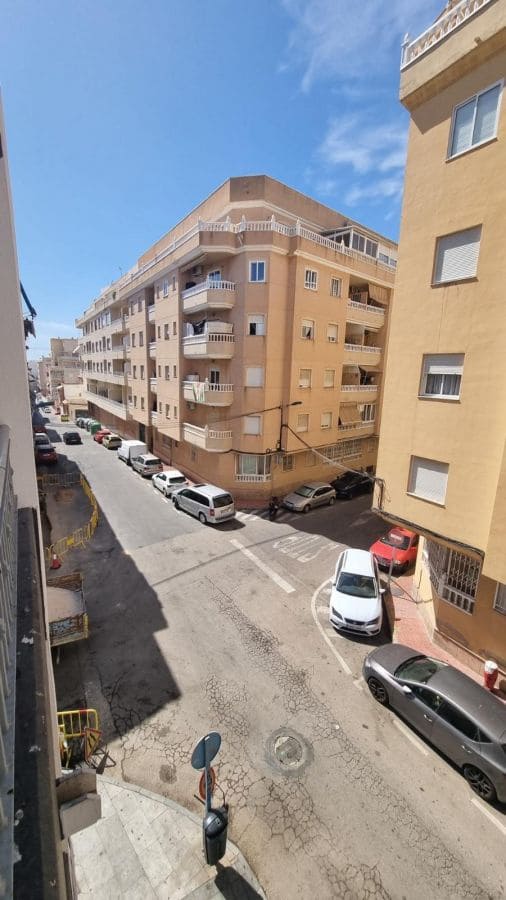 2 soverom Leilighet til salgs i Torrevieja med svømmebasseng - € 113 000 (Ref: 10086370)