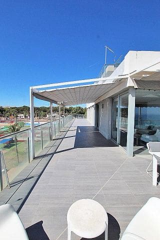 3 makuuhuone Kattohuoneisto myytävänä paikassa Guardamar del Segura mukana uima-altaan - 840 000 € (Ref: 10089907)