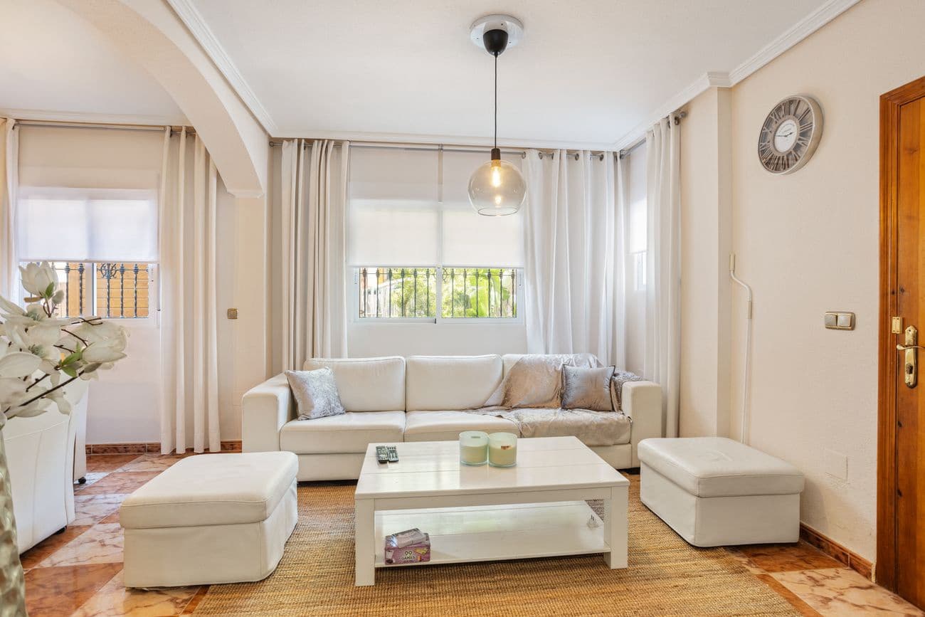 2 makuuhuone Paritalo myytävänä paikassa Orihuela Costa mukana uima-altaan - 244 900 € (Ref: 10089909)