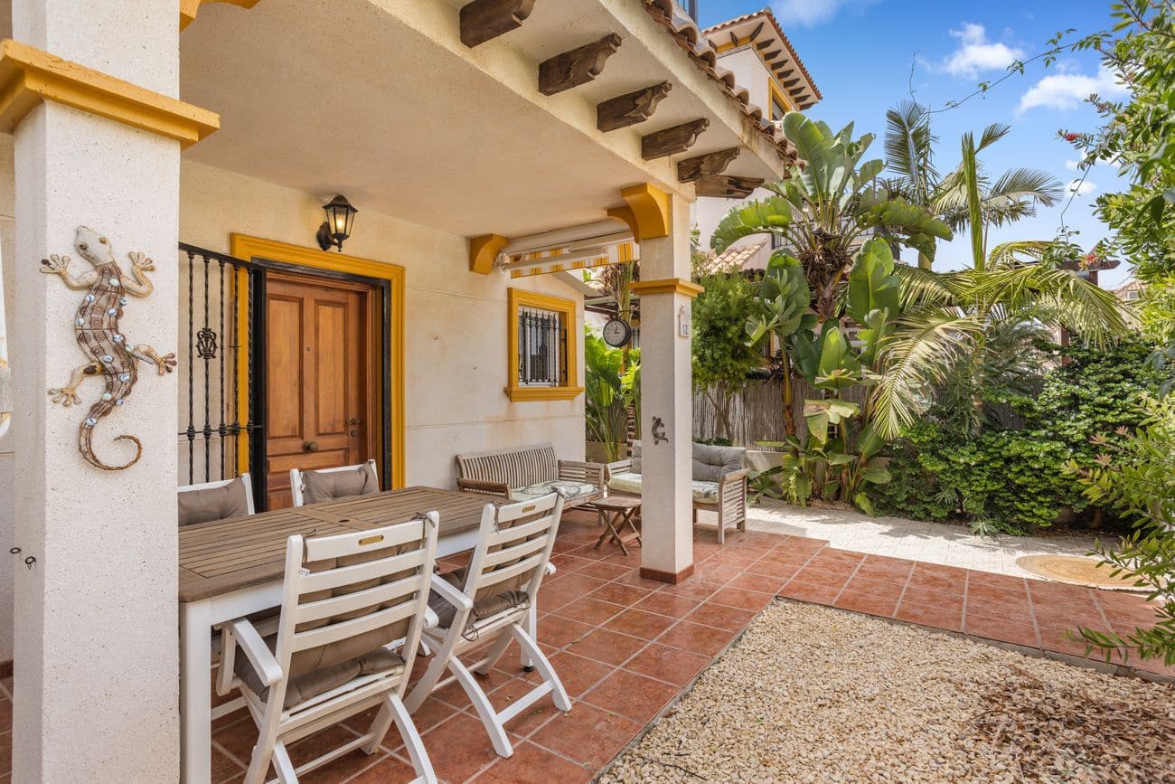 2 makuuhuone Paritalo myytävänä paikassa Orihuela Costa mukana uima-altaan - 244 900 € (Ref: 10089909)