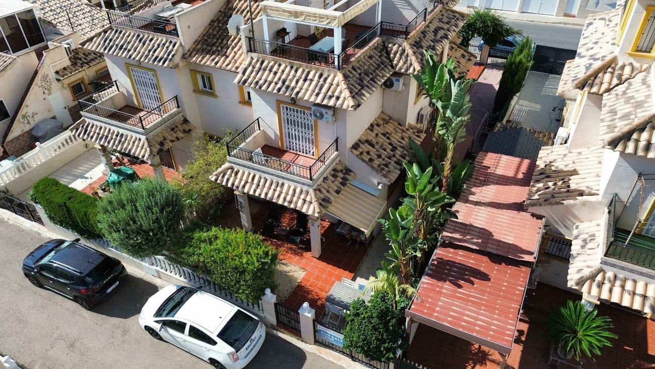 2 makuuhuone Paritalo myytävänä paikassa Orihuela Costa mukana uima-altaan - 244 900 € (Ref: 10089909)