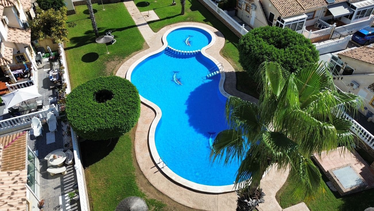 2 makuuhuone Paritalo myytävänä paikassa Orihuela Costa mukana uima-altaan - 244 900 € (Ref: 10089909)