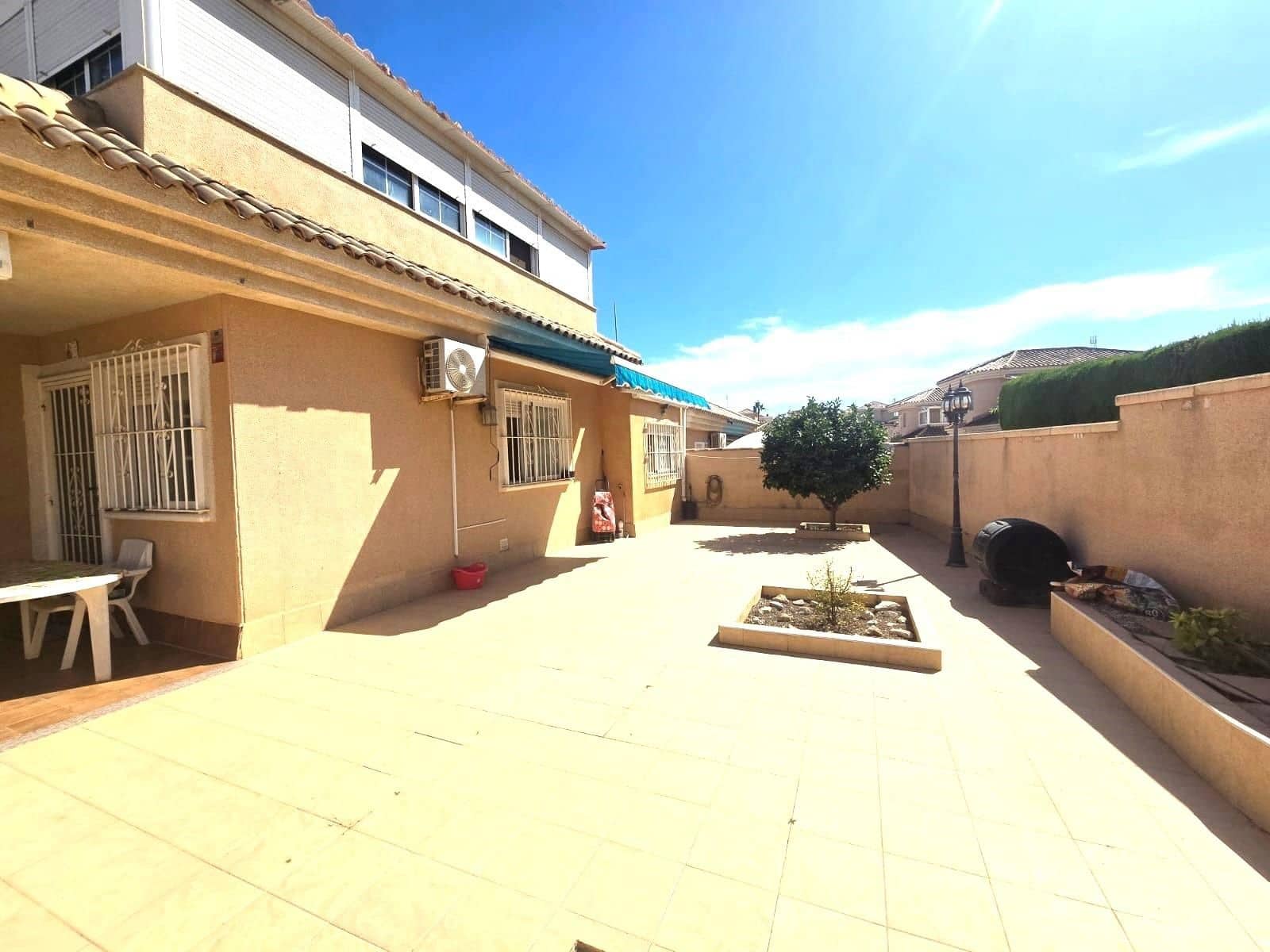 3 soverom Villa til salgs i Torrevieja med svømmebasseng - € 370 000 (Ref: 10090844)