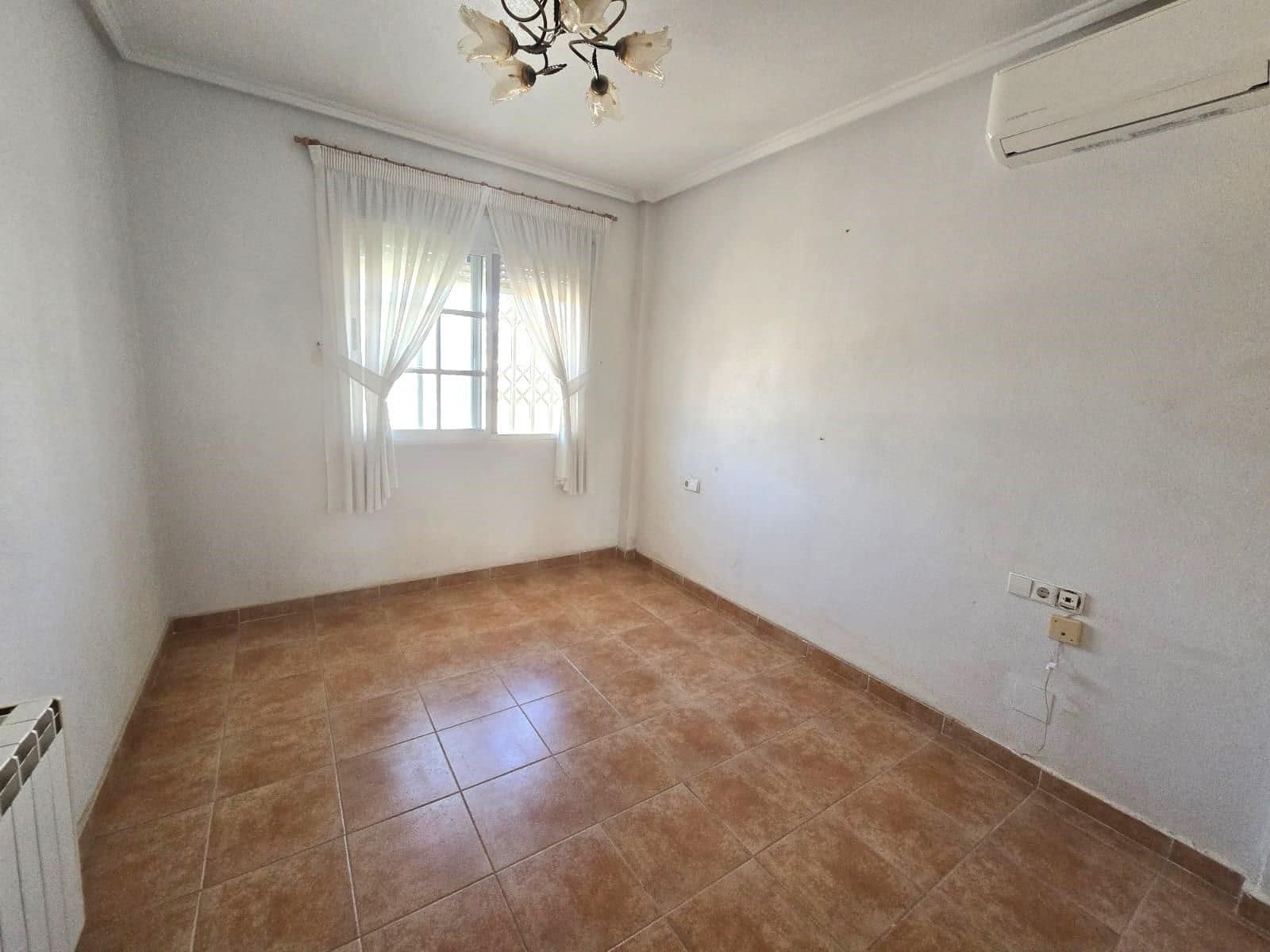 3 soverom Villa til salgs i Torrevieja med svømmebasseng - € 370 000 (Ref: 10090844)
