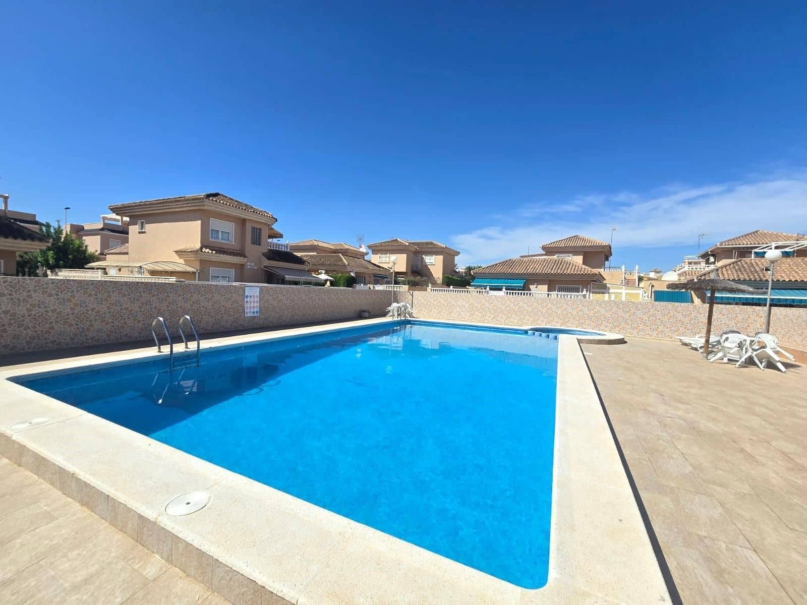 3 soverom Villa til salgs i Torrevieja med svømmebasseng - € 370 000 (Ref: 10090844)