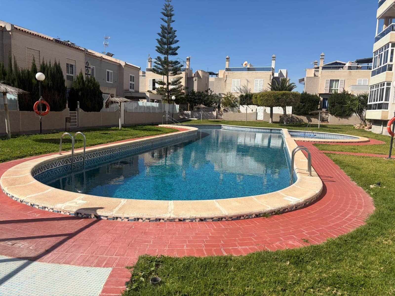 3 Zimmer Apartment zu verkaufen in Torrevieja mit Pool - 370.000 € (Ref: 10094893)