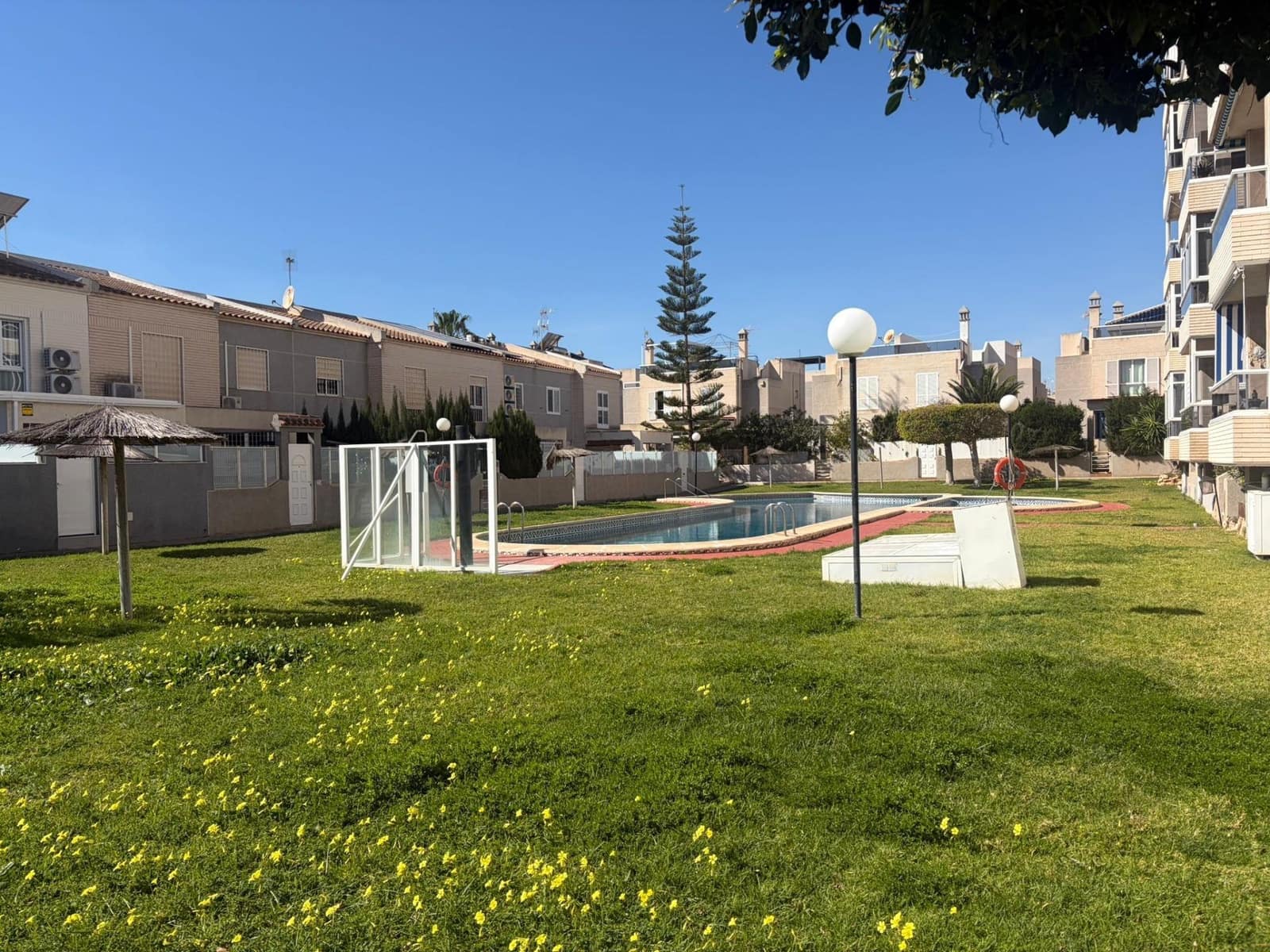 3 Zimmer Apartment zu verkaufen in Torrevieja mit Pool - 370.000 € (Ref: 10094893)