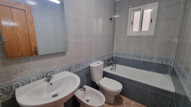 2 slaapkamer Appartement te koop in Centro, Torrevieja met zwembad - € 123.000 (Ref: 10102805)