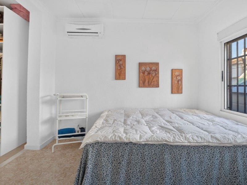 3 quarto Moradia para venda em Torrevieja com piscina - 349 000 € (Ref: 10110976)
