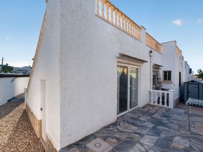 3 quarto Moradia para venda em Torrevieja com piscina - 349 000 € (Ref: 10110976)