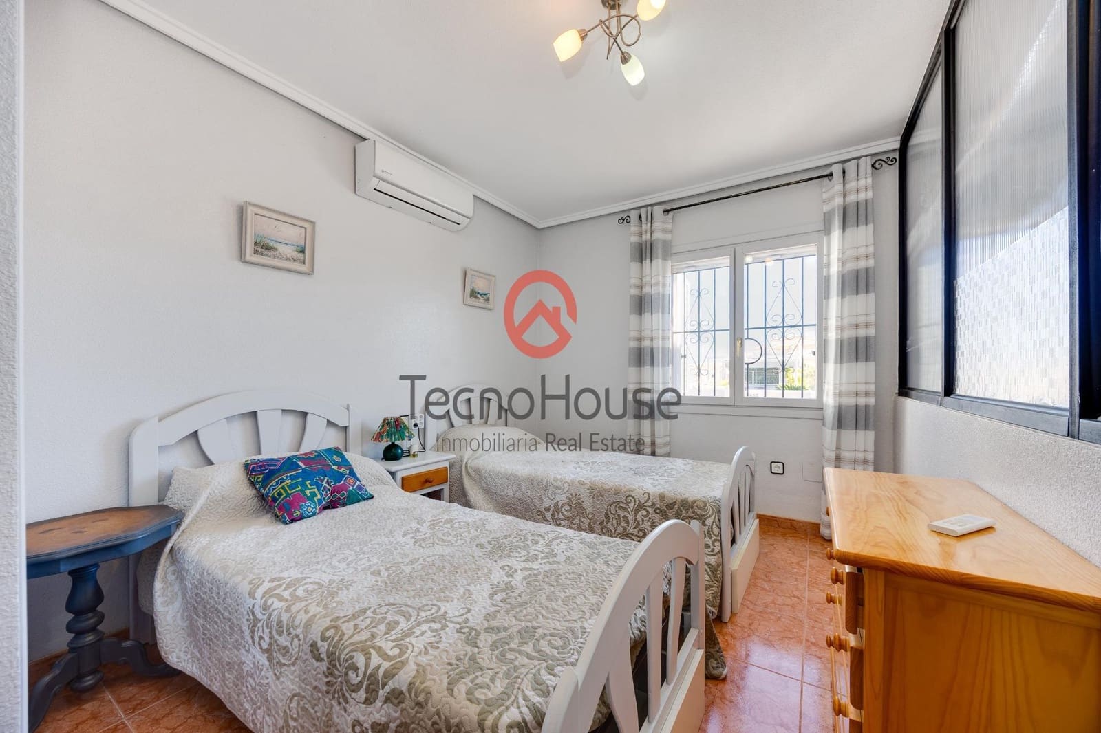 3 sovrum Semi-fristående Villa till salu i Playa Flamenca med pool - 219 500 € (Ref: 10111797)
