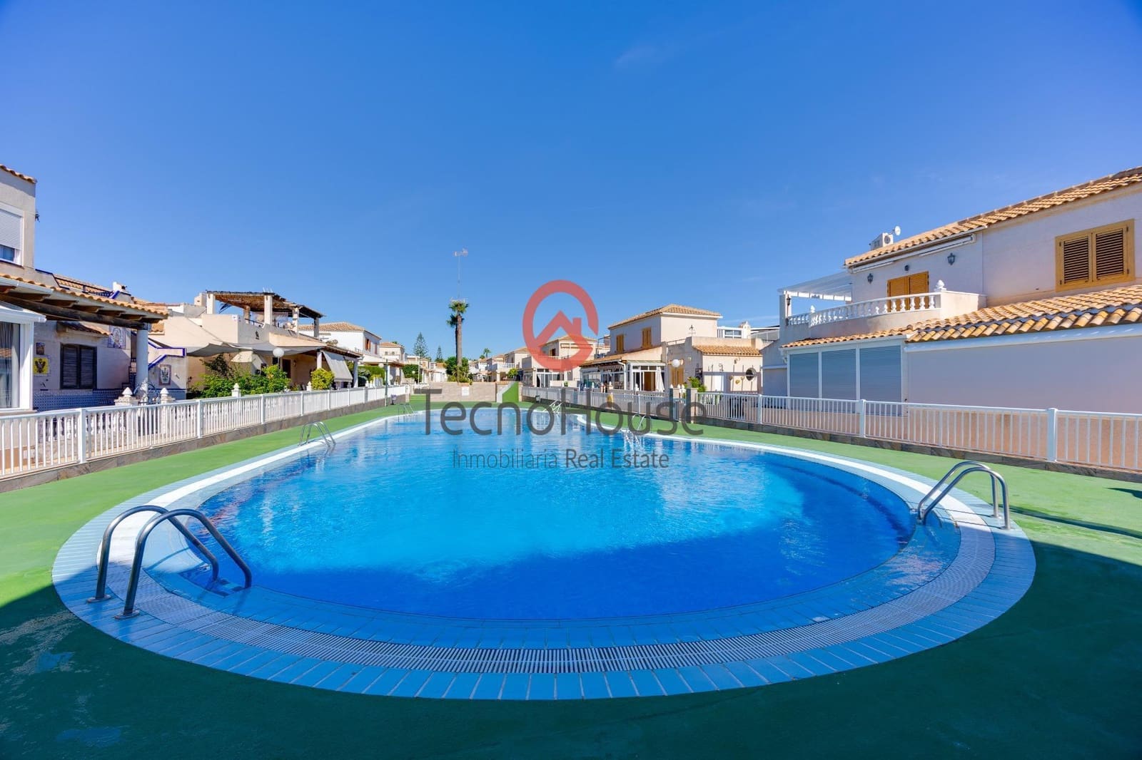 3 sovrum Semi-fristående Villa till salu i Playa Flamenca med pool - 219 500 € (Ref: 10111797)