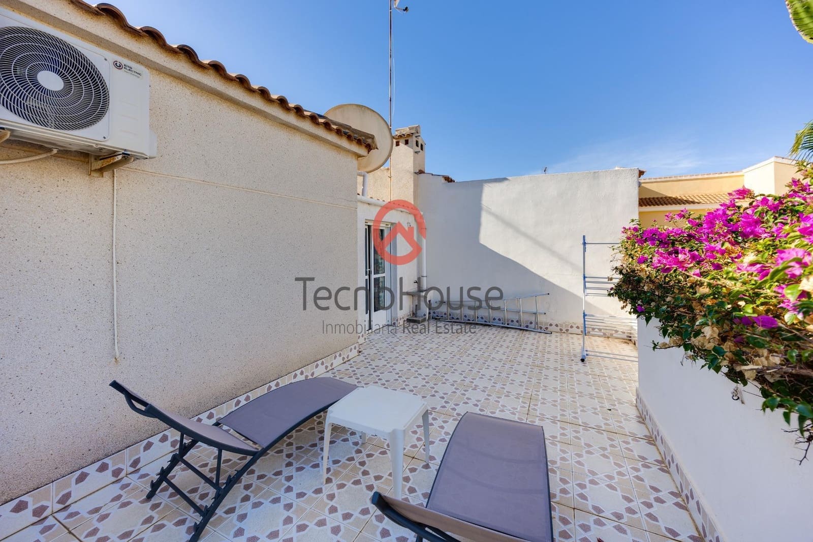3 sovrum Semi-fristående Villa till salu i Playa Flamenca med pool - 219 500 € (Ref: 10111797)