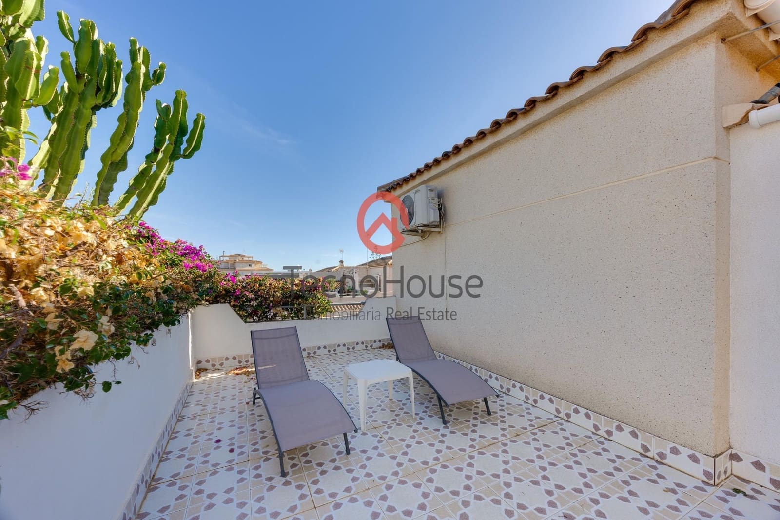 3 sovrum Semi-fristående Villa till salu i Playa Flamenca med pool - 219 500 € (Ref: 10111797)