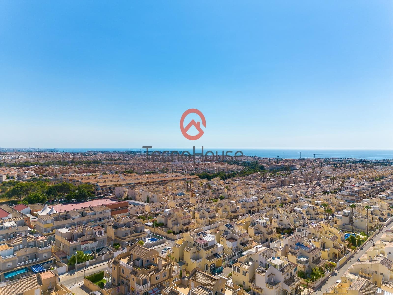 3 sovrum Semi-fristående Villa till salu i Playa Flamenca med pool - 219 500 € (Ref: 10111797)