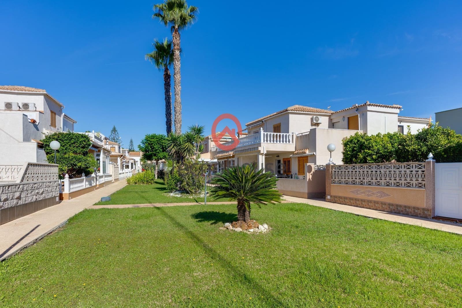 3 sovrum Semi-fristående Villa till salu i Playa Flamenca med pool - 219 500 € (Ref: 10111797)