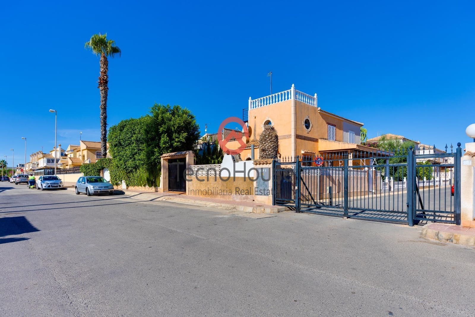 3 sovrum Semi-fristående Villa till salu i Playa Flamenca med pool - 219 500 € (Ref: 10111797)