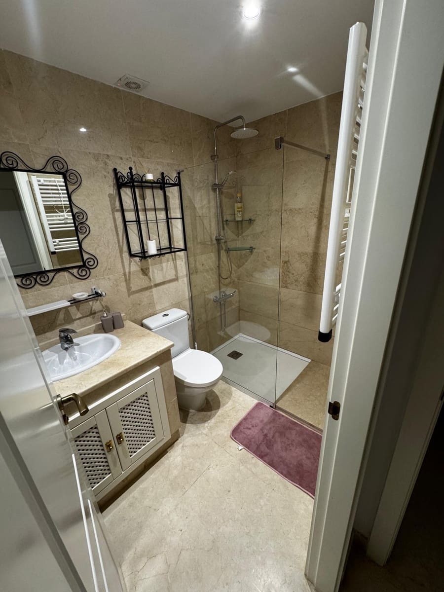 Apartamento de 2 habitaciones en Roda en venta con piscina garaje - 208.000 € (Ref: 10115805)