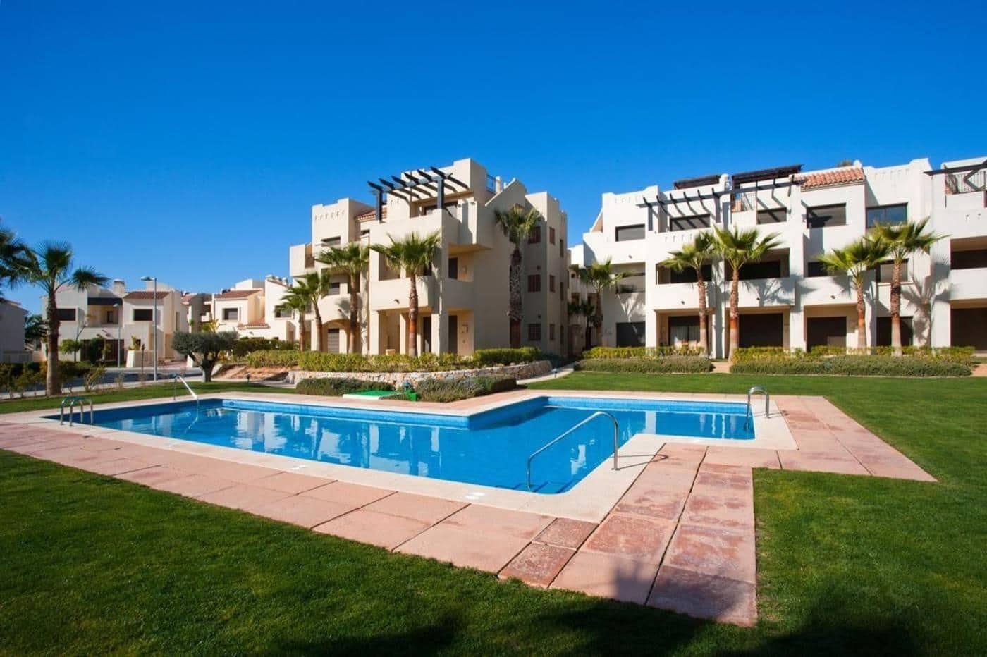Apartamento de 2 habitaciones en Roda en venta con piscina garaje - 208.000 € (Ref: 10115805)