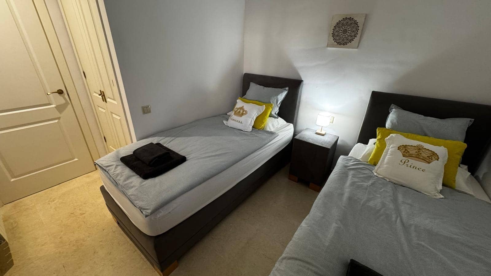 Apartamento de 2 habitaciones en Roda en venta con piscina garaje - 208.000 € (Ref: 10115805)