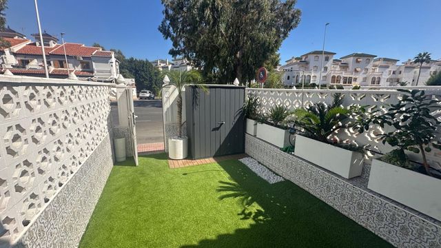 3 camera da letto Villetta a Schiera in vendita in La Mata, Torrevieja con piscina - 339.000 € (Rif: 10120107)
