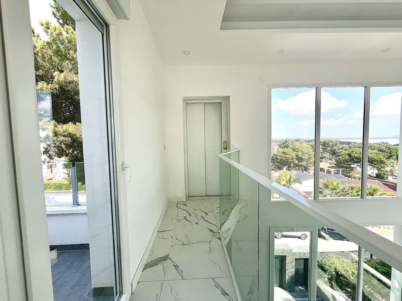 6 quarto Moradia para venda em La Siesta com piscina garagem - 849 000 € (Ref: 10130081)