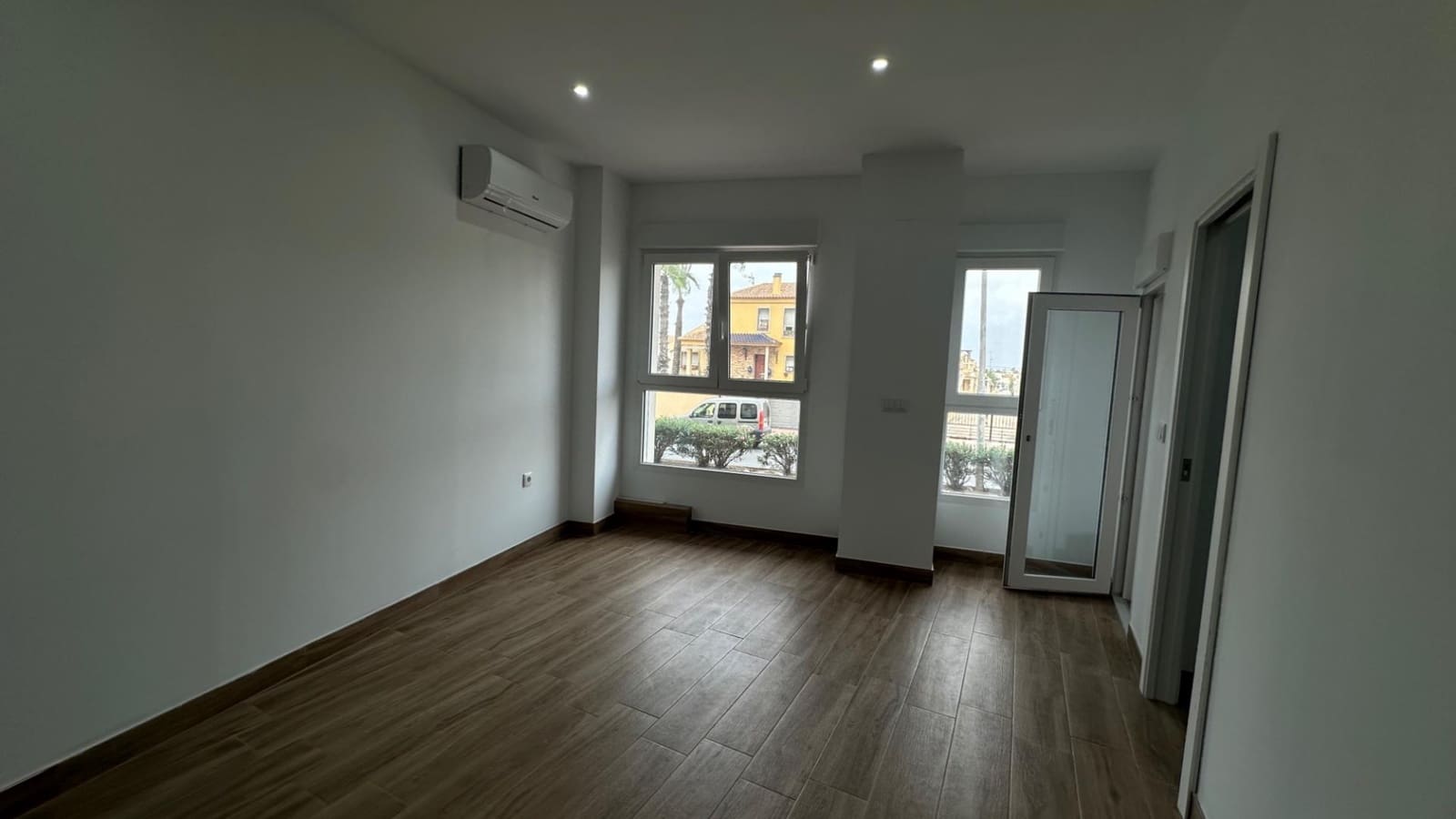 1 chambre Appartement à vendre à Torrevieja avec piscine garage - 147 000 € (Ref: 10133436)