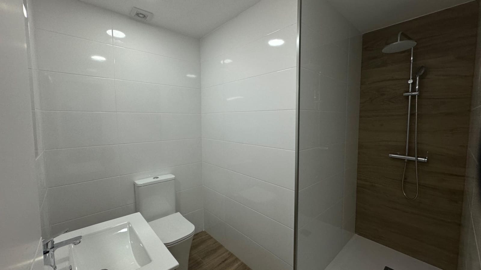 1 chambre Appartement à vendre à Torrevieja avec piscine garage - 147 000 € (Ref: 10133436)