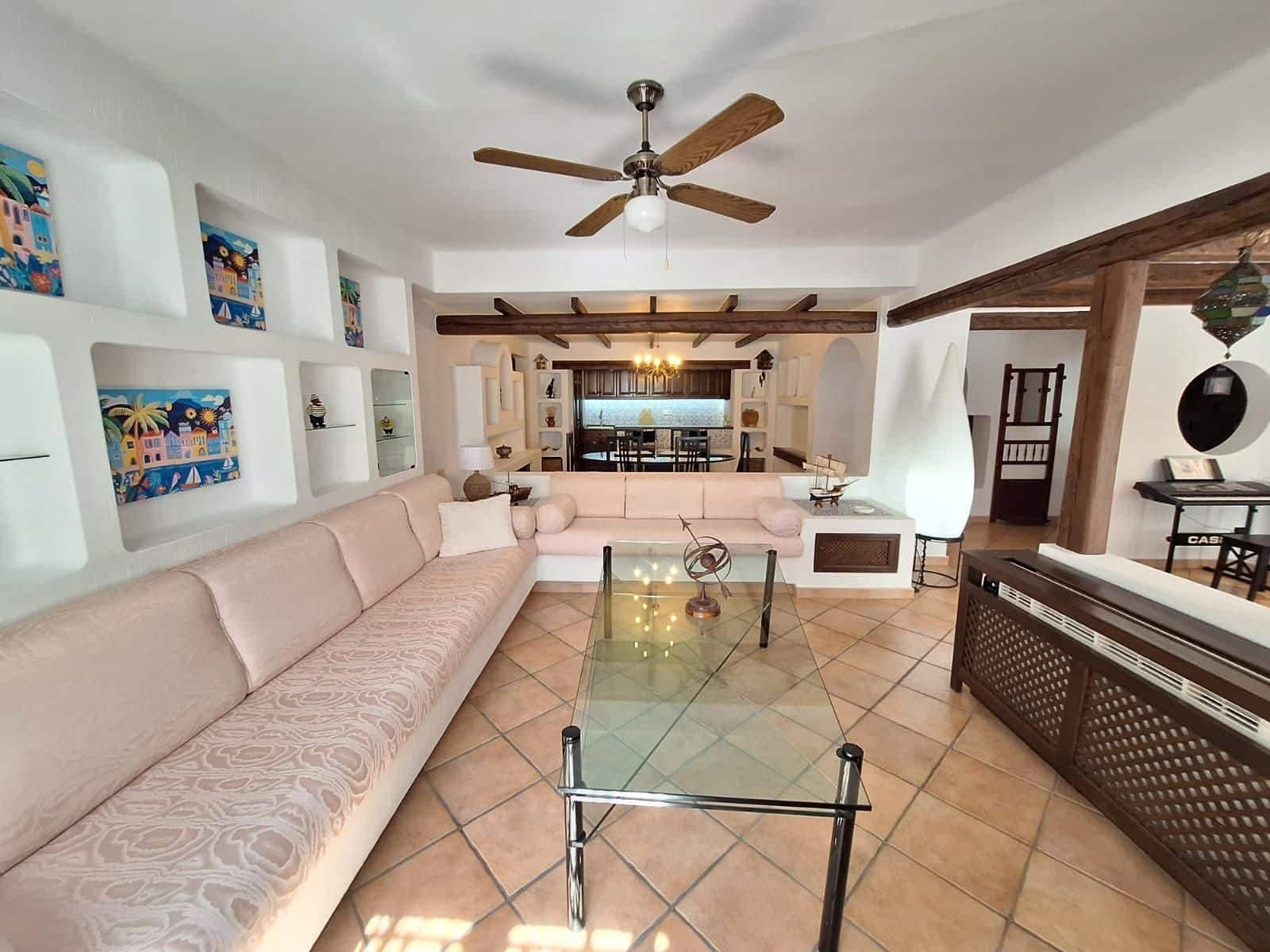 2 slaapkamer Appartement te koop in Torrevieja met garage - € 495.000 (Ref: 10133449)
