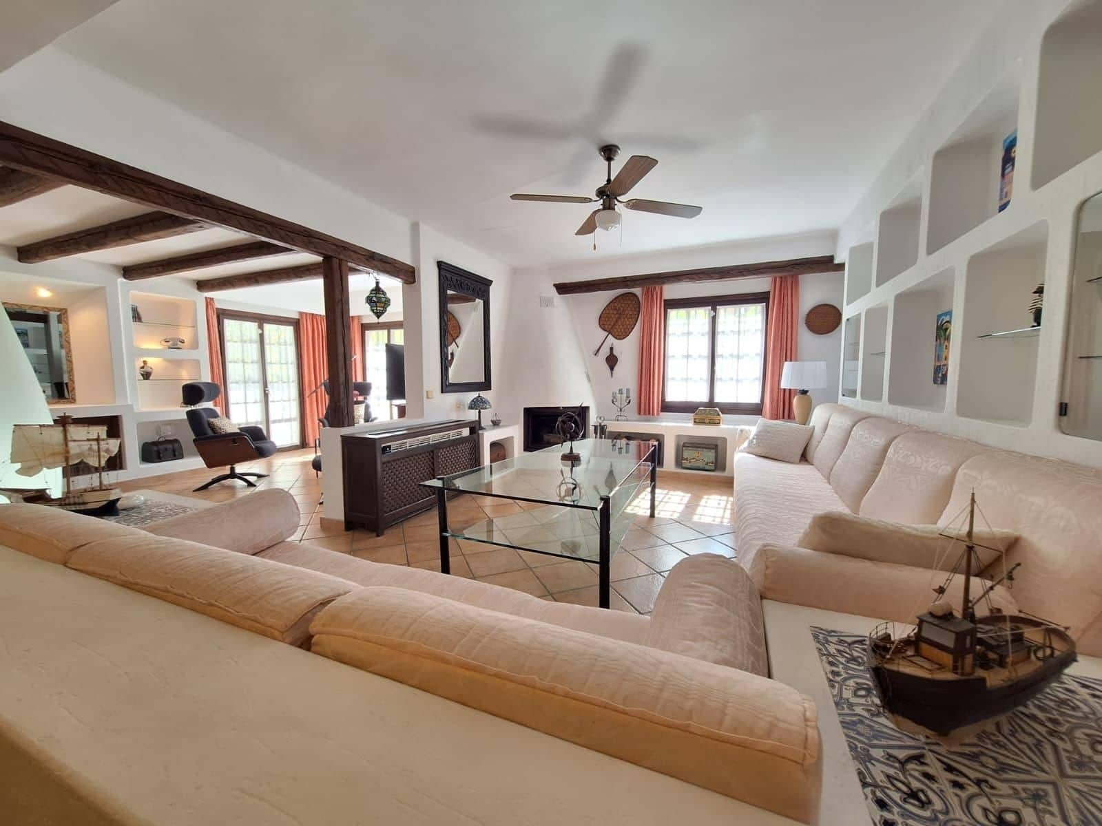 2 slaapkamer Appartement te koop in Torrevieja met garage - € 495.000 (Ref: 10133449)