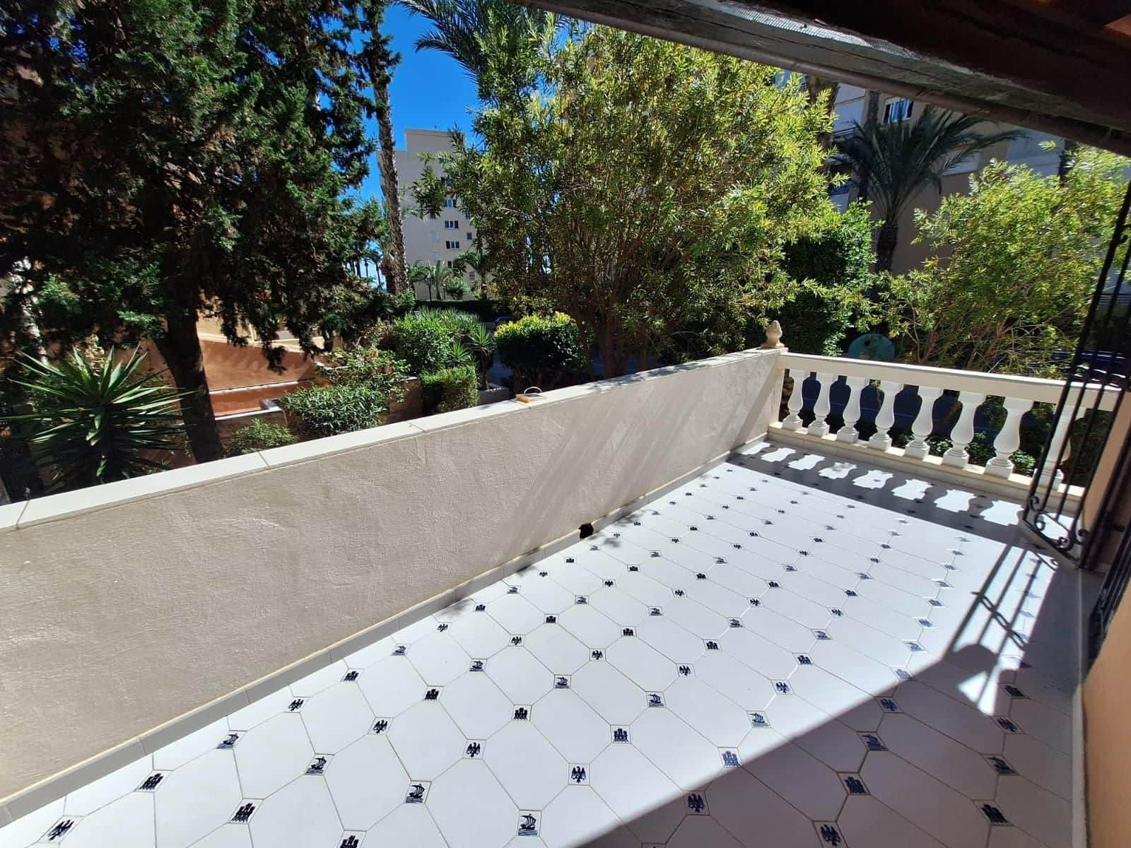 2 slaapkamer Appartement te koop in Torrevieja met garage - € 495.000 (Ref: 10133449)