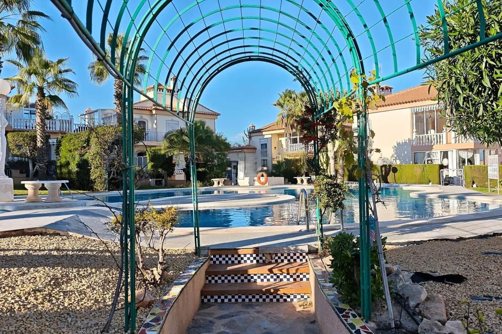 2 quarto Bungalow para venda em La Siesta com piscina - 175 000 € (Ref: 10133452)