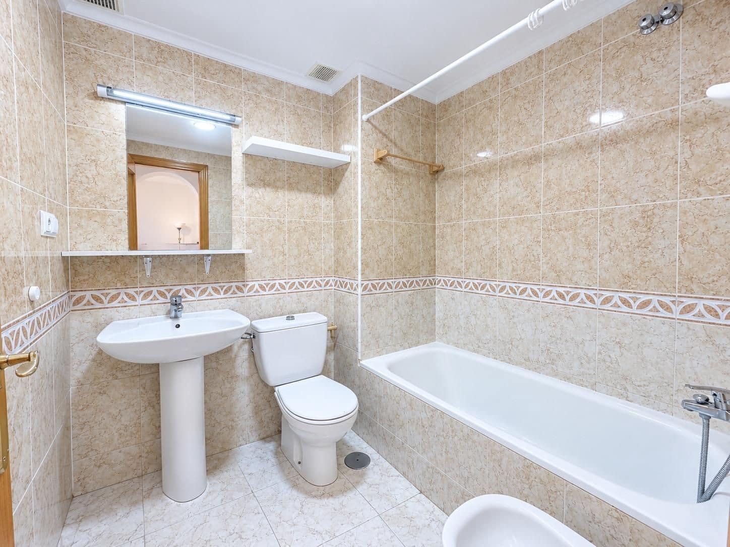 2 soverom Leilighet til salgs i Torrevieja med svømmebasseng - € 149 000 (Ref: 10133453)