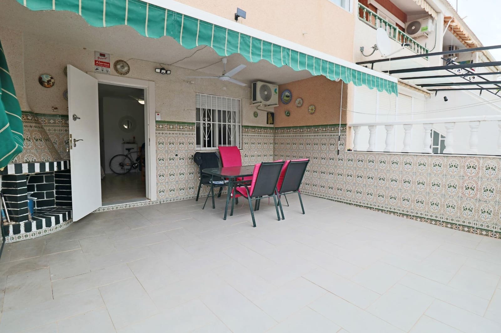 3 slaapkamer Rijtjeshuis te koop in Torrevieja - € 239.000 (Ref: 10136268)