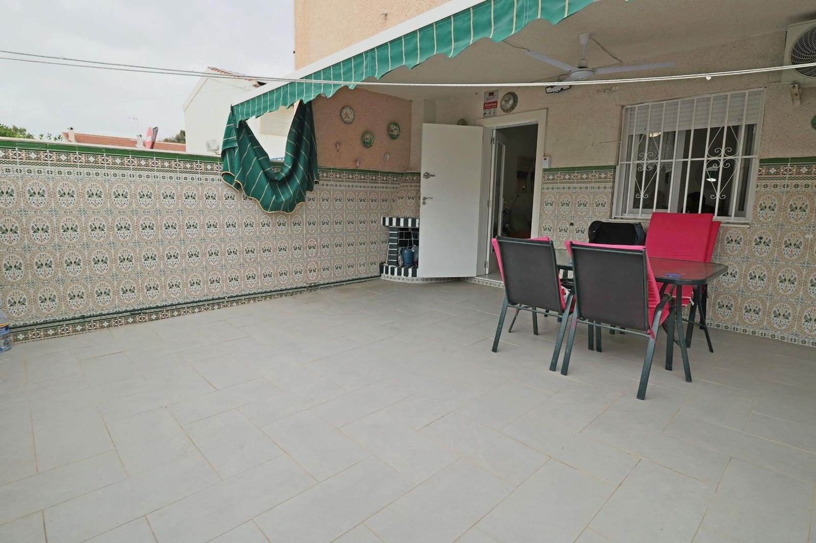 3 slaapkamer Rijtjeshuis te koop in Torrevieja - € 239.000 (Ref: 10136268)