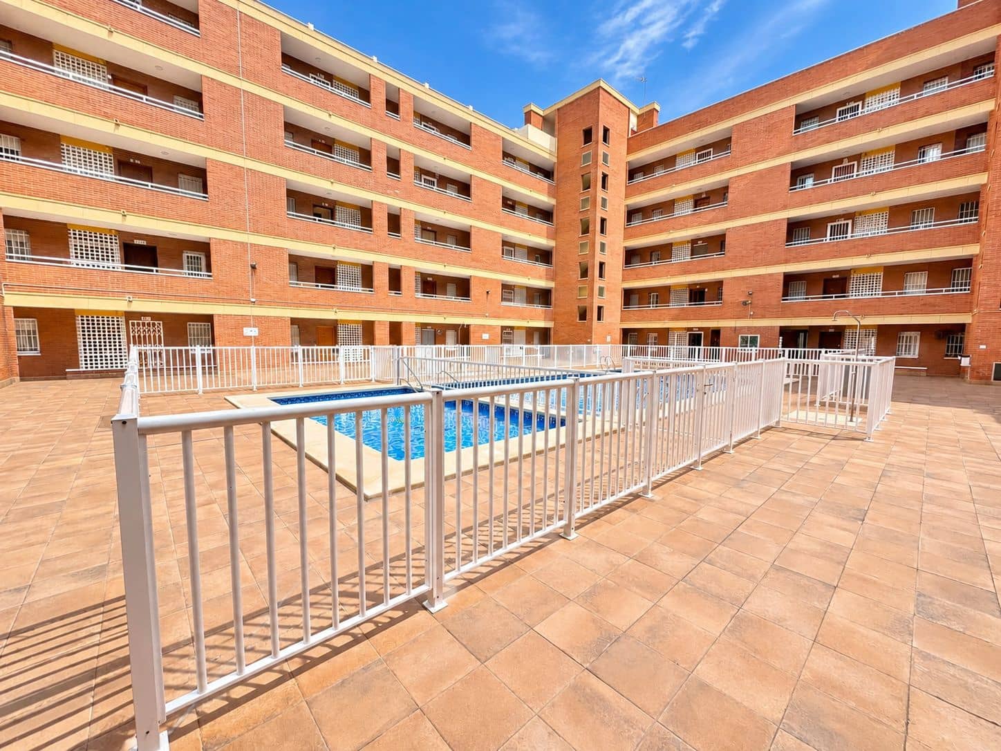 2 bedroom Apartment for sale in Torrevieja with pool - € 135,000 (Ref: 10142527)
