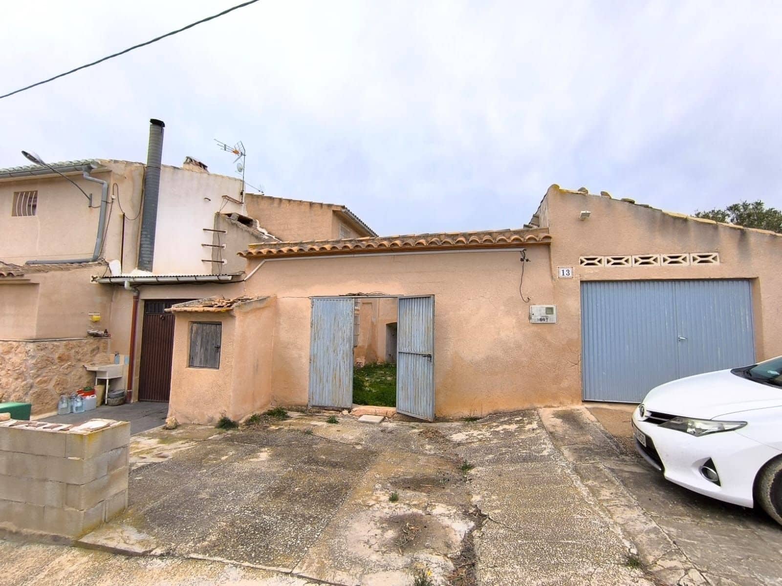 6 bedroom Finca/Country House for sale in Jumilla with garage - € 75,000 (Ref: 10142530)