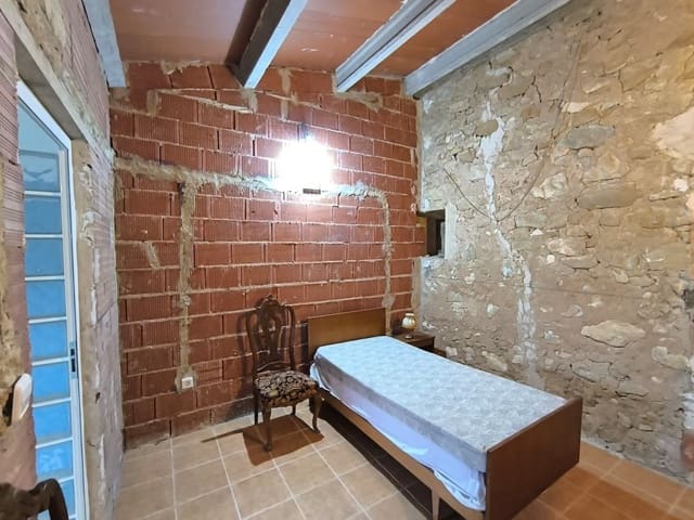 6 bedroom Finca/Country House for sale in Jumilla with garage - € 75,000 (Ref: 10142530)