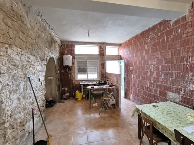 6 bedroom Finca/Country House for sale in Jumilla with garage - € 75,000 (Ref: 10142530)