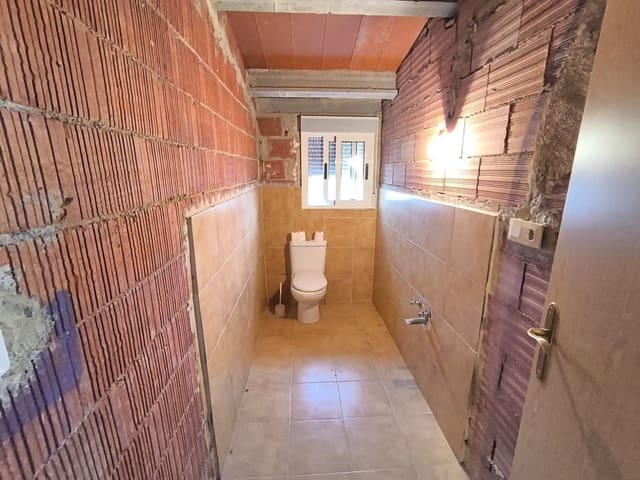 6 bedroom Finca/Country House for sale in Jumilla with garage - € 75,000 (Ref: 10142530)