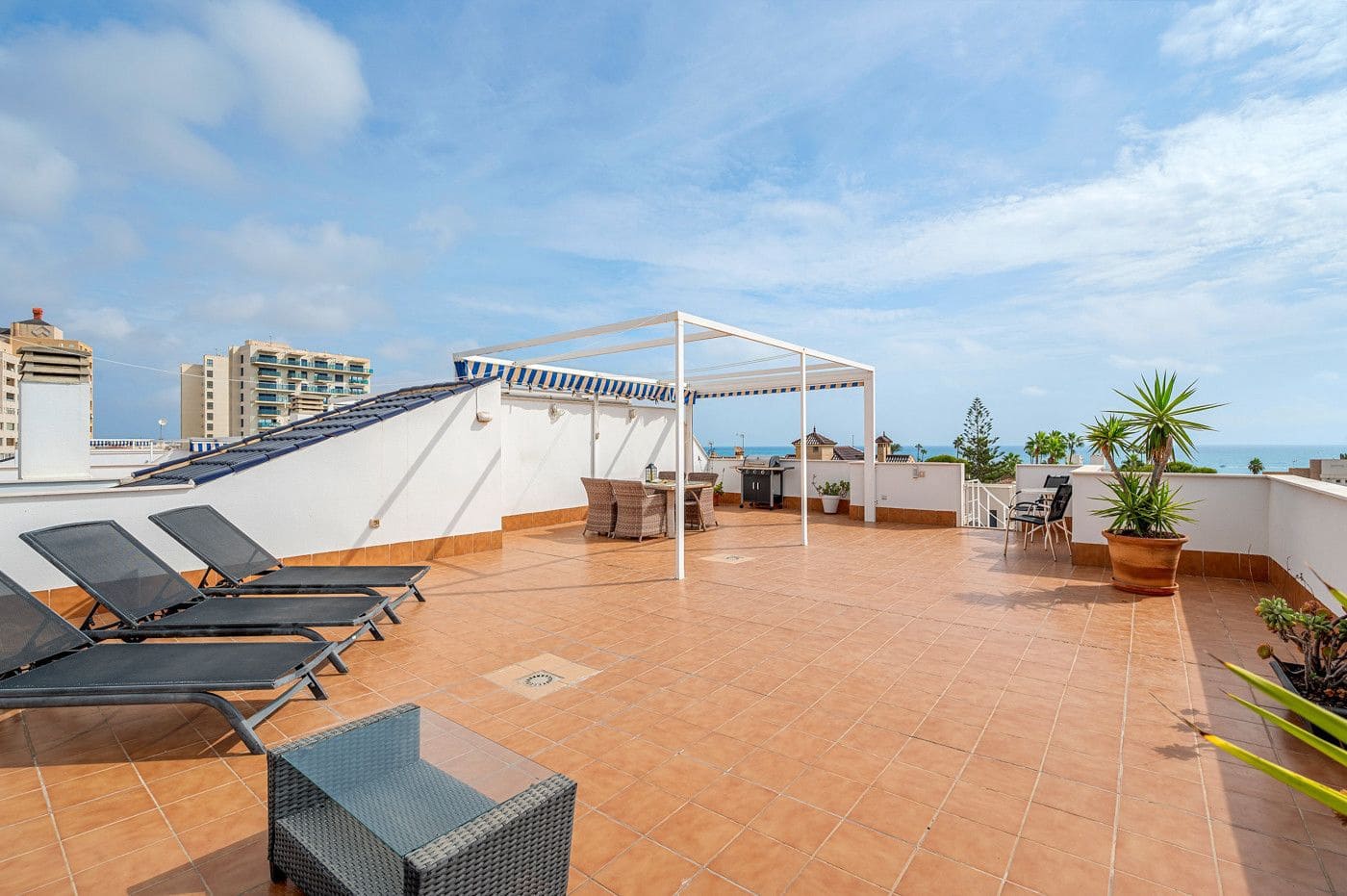 3 sypialnia Apartament na sprzedaż w La Veleta z basenem garażem - 385 000 € (Ref: 10142541)